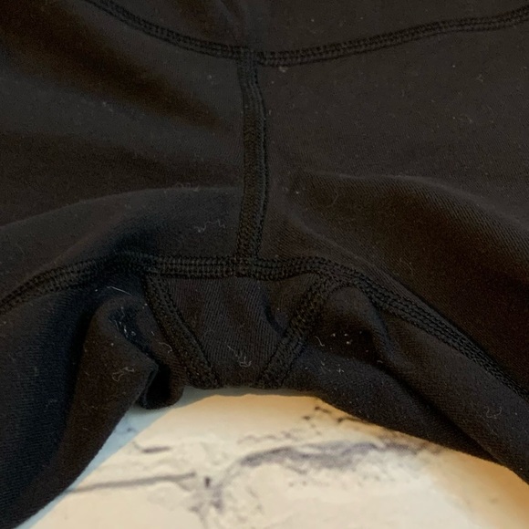 Lululemon Black Capri Leggings Sz 6 - Picture 5 of 5